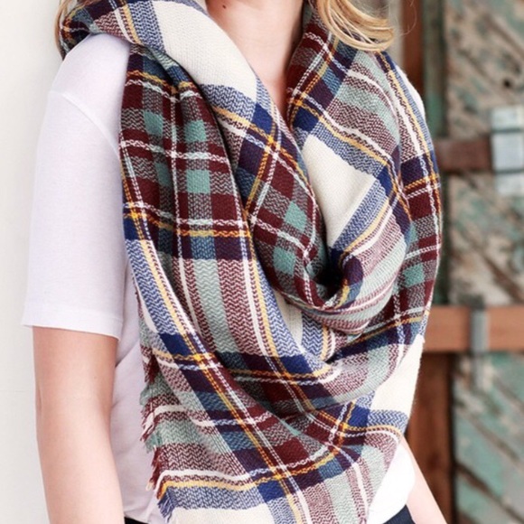 Accessories - Classic blanket scarf